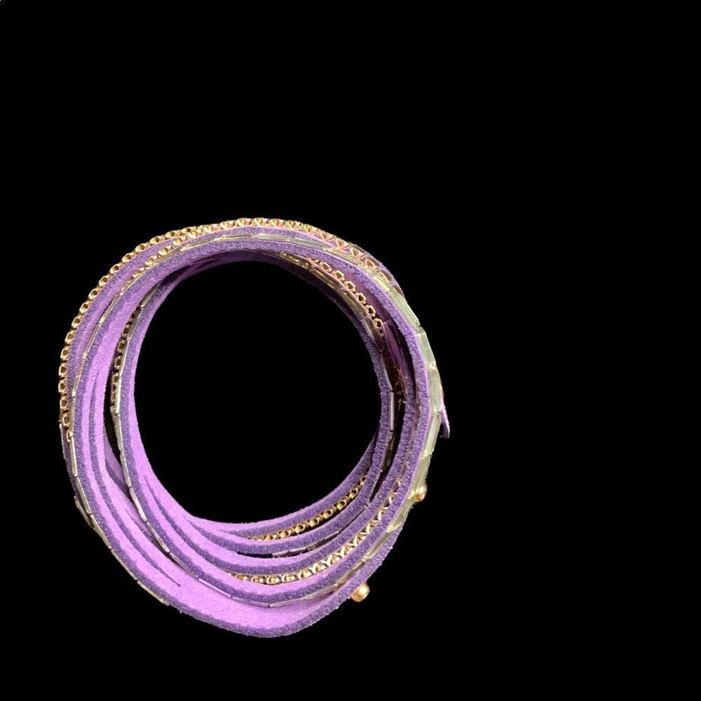 Leather and silver wrap bracelet. Goldtone snaps, purple leather. - Picture 3 of 6